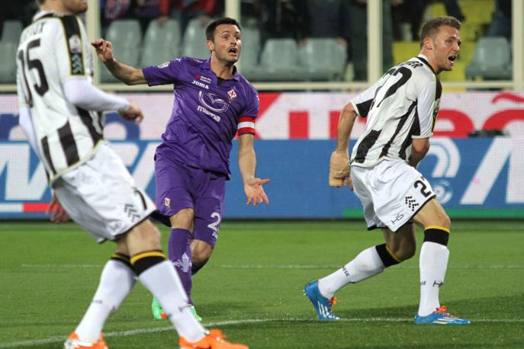 Pasqual guarda il suo tiro finire in rete. LaPresse